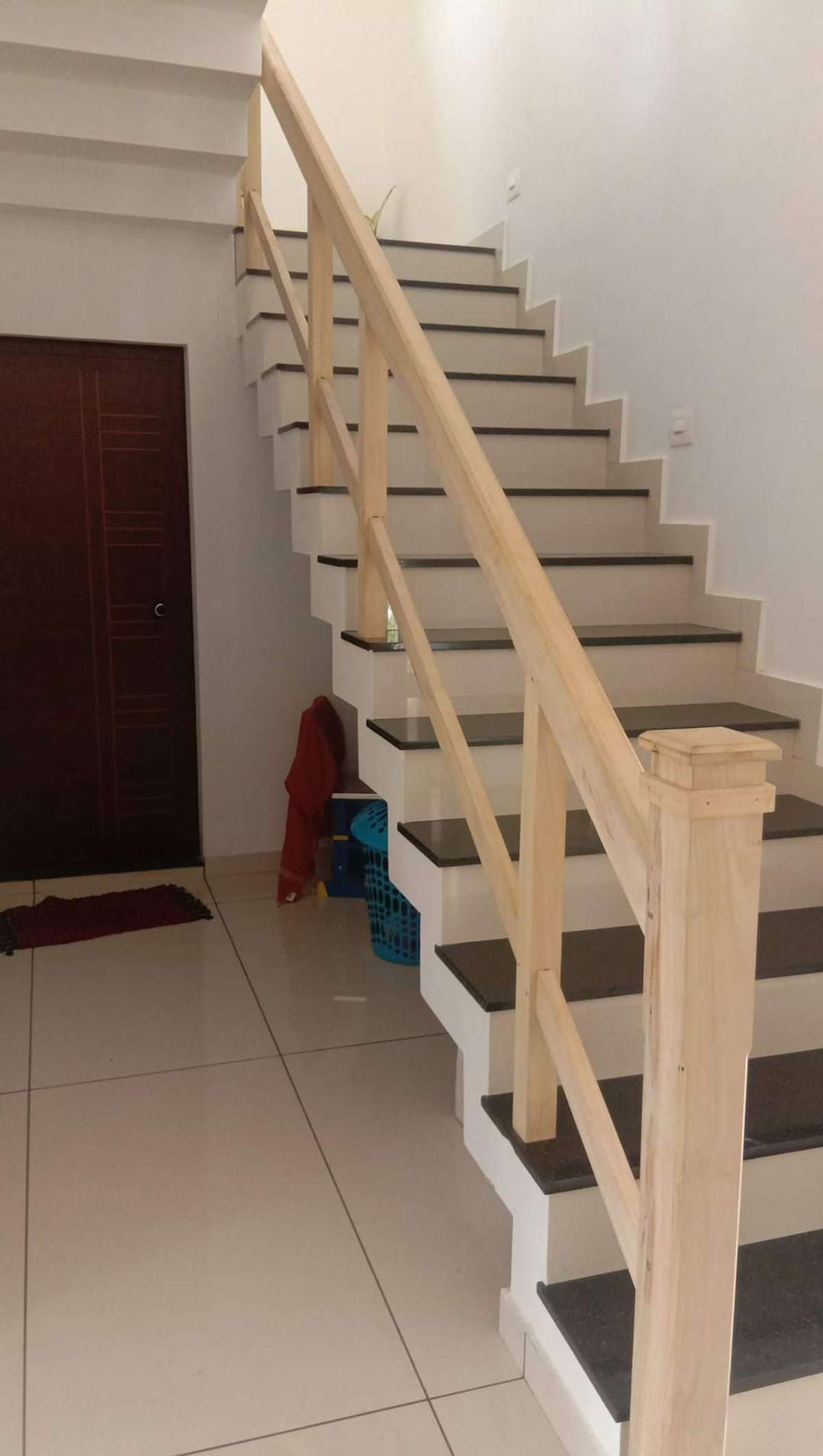 Staircase, Door, Flooring Designs by Interior Designer ഇന്റീരിയ പ്ലാന്റ്സ്, Wayanad | Kolo