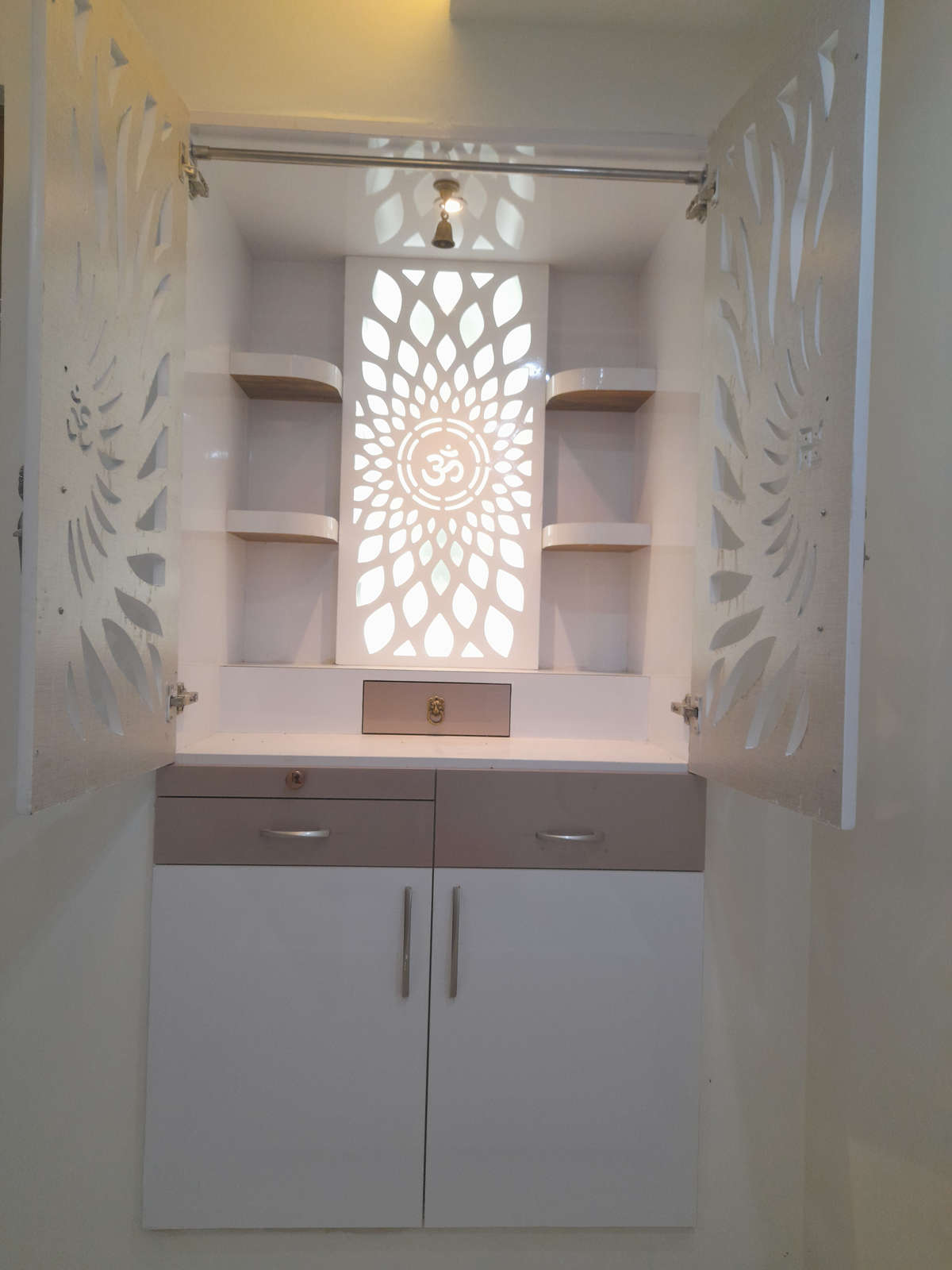 Lighting, Prayer Room, Storage Designs by Carpenter Salman saifi, Faridabad | Kolo