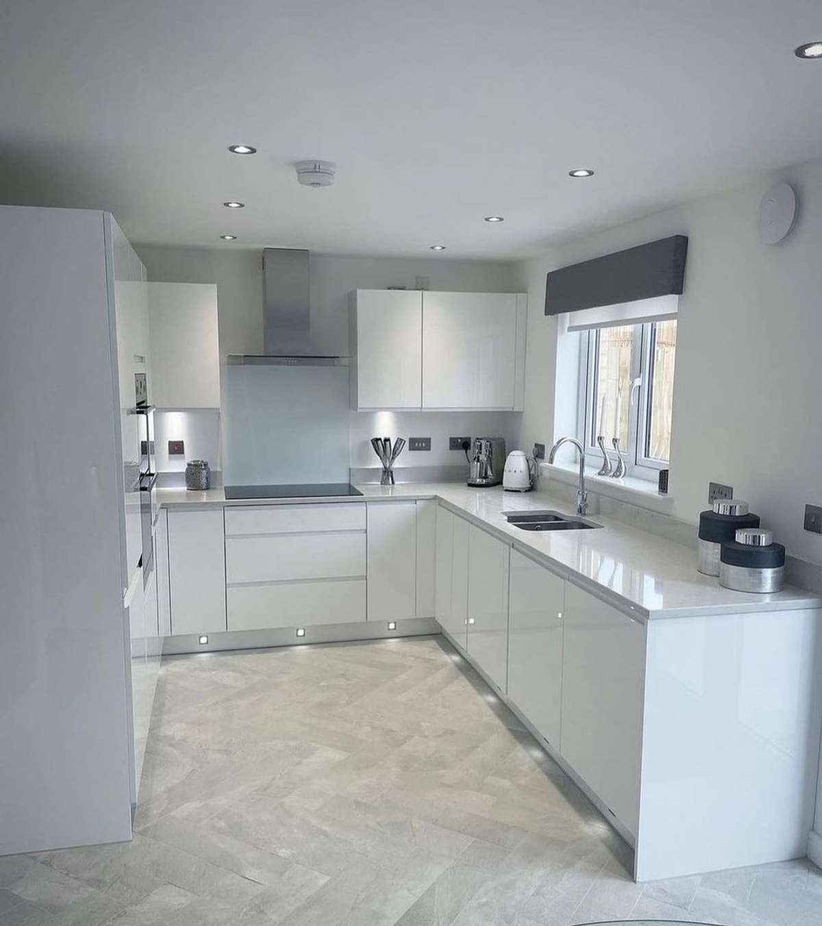 Kitchen, Storage Designs by Contractor vasuparda construction, Delhi | Kolo