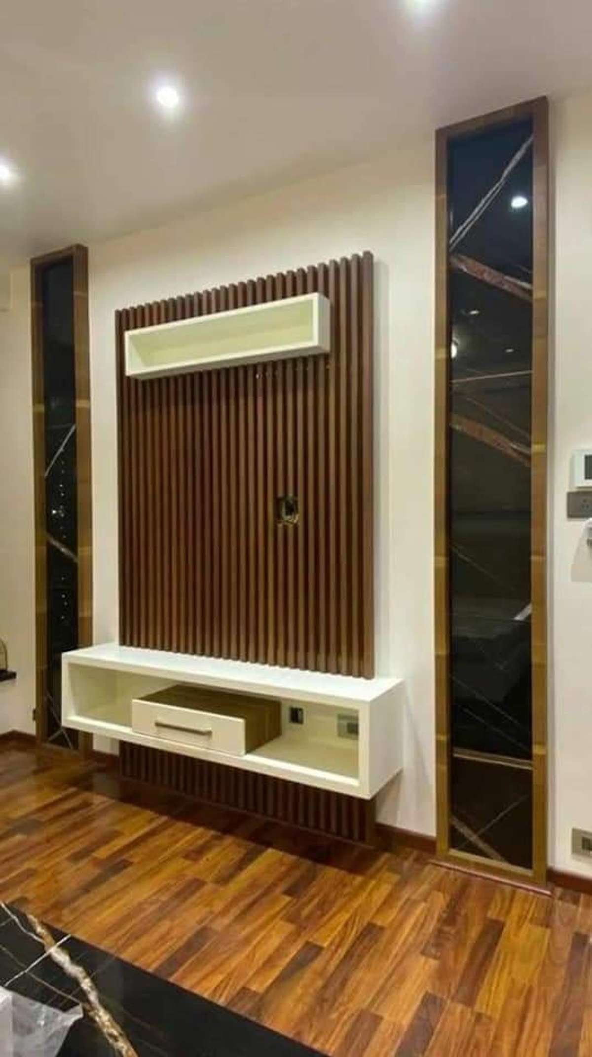 Living, Storage Designs by Carpenter 🙏 फॉलो करो दिल्ली कारपेंटर को, Delhi | Kolo