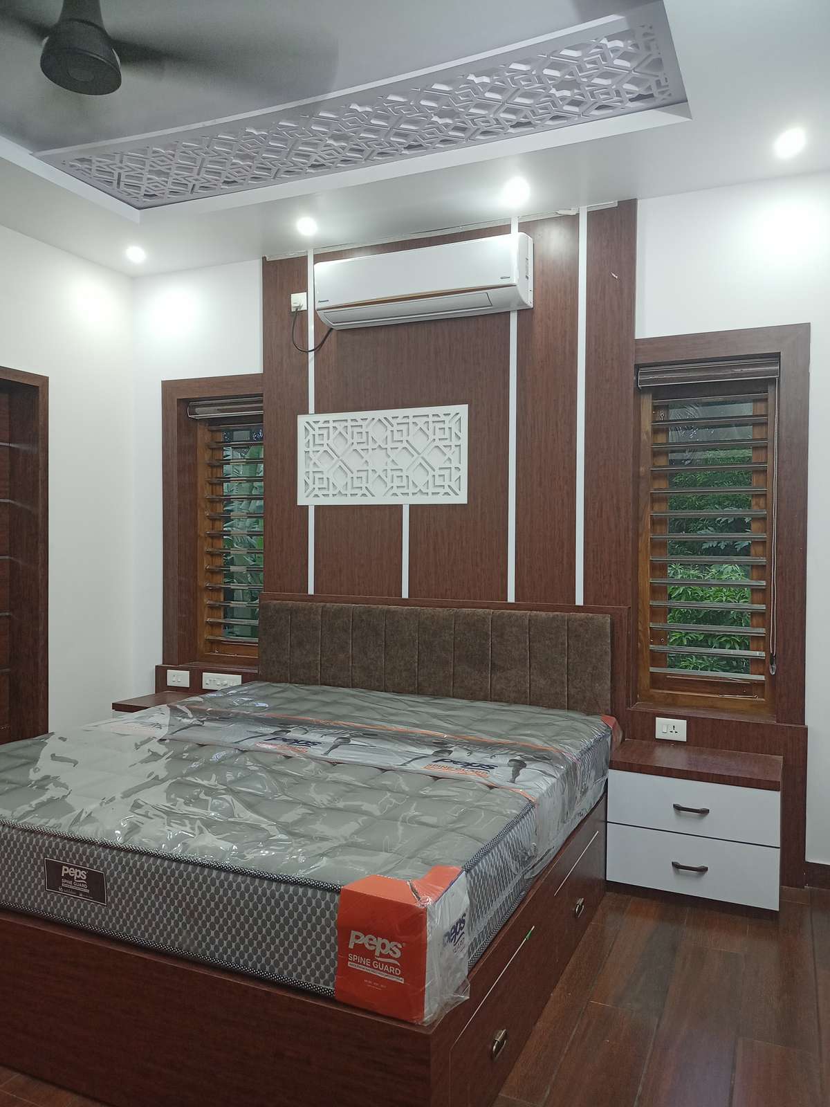 Furniture, Storage, Bedroom Designs by Carpenter jk interiors jk interiors, Thrissur | Kolo