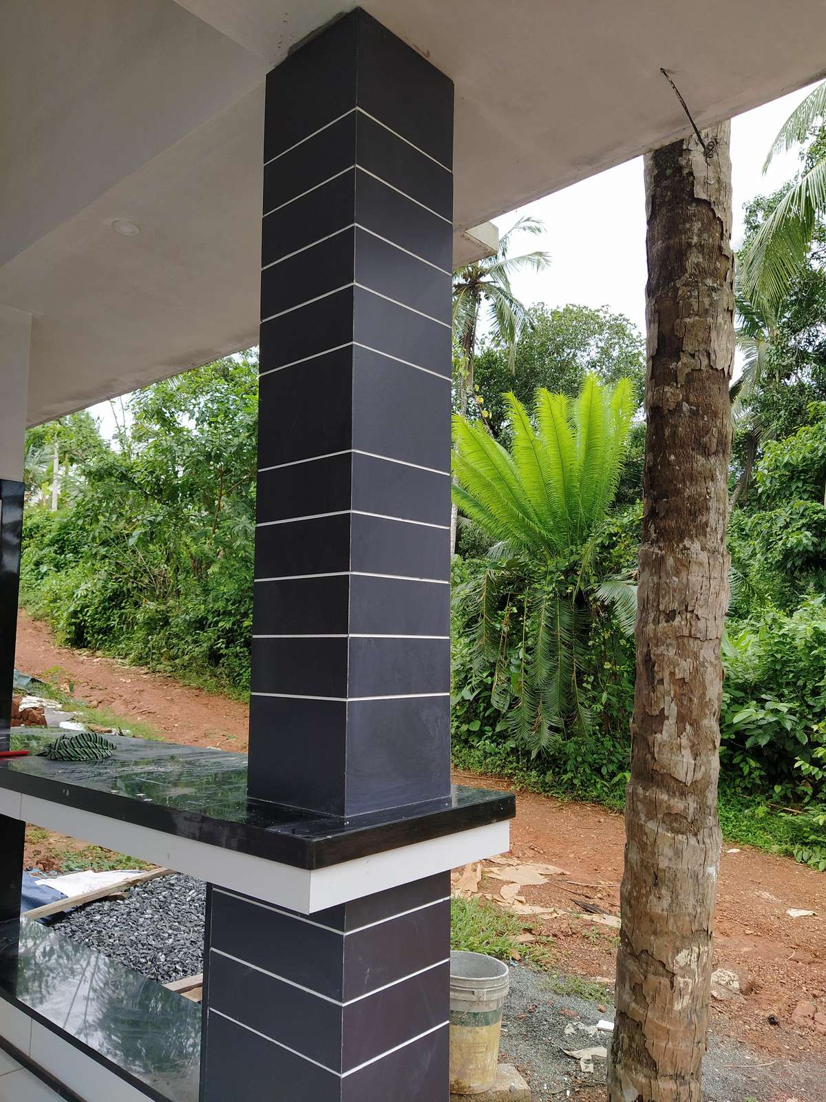 Wall, Outdoor Designs by Flooring Gafoor k Gafoor, Kozhikode | Kolo