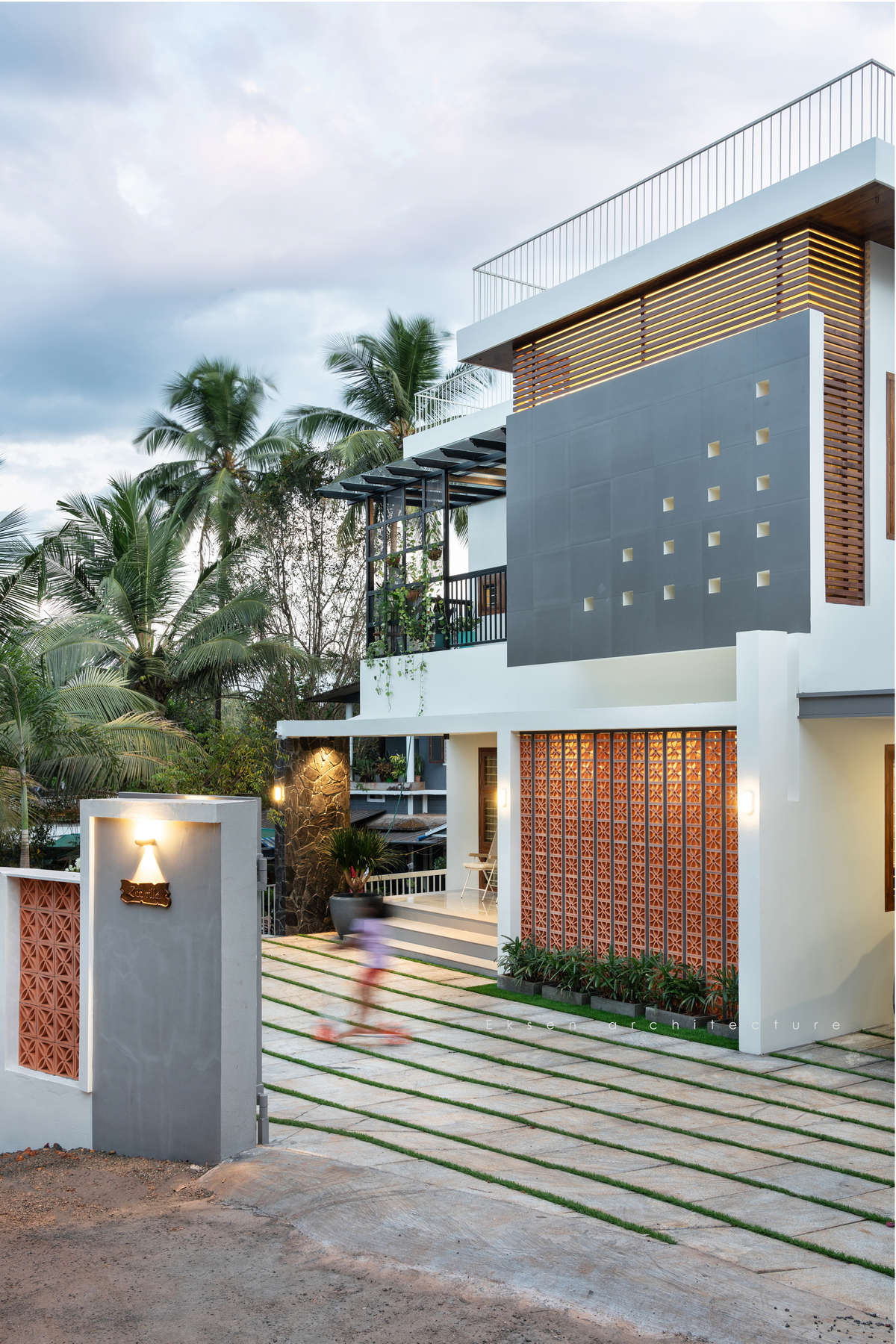 Exterior, Lighting Designs by Architect eksen architecture, Malappuram | Kolo