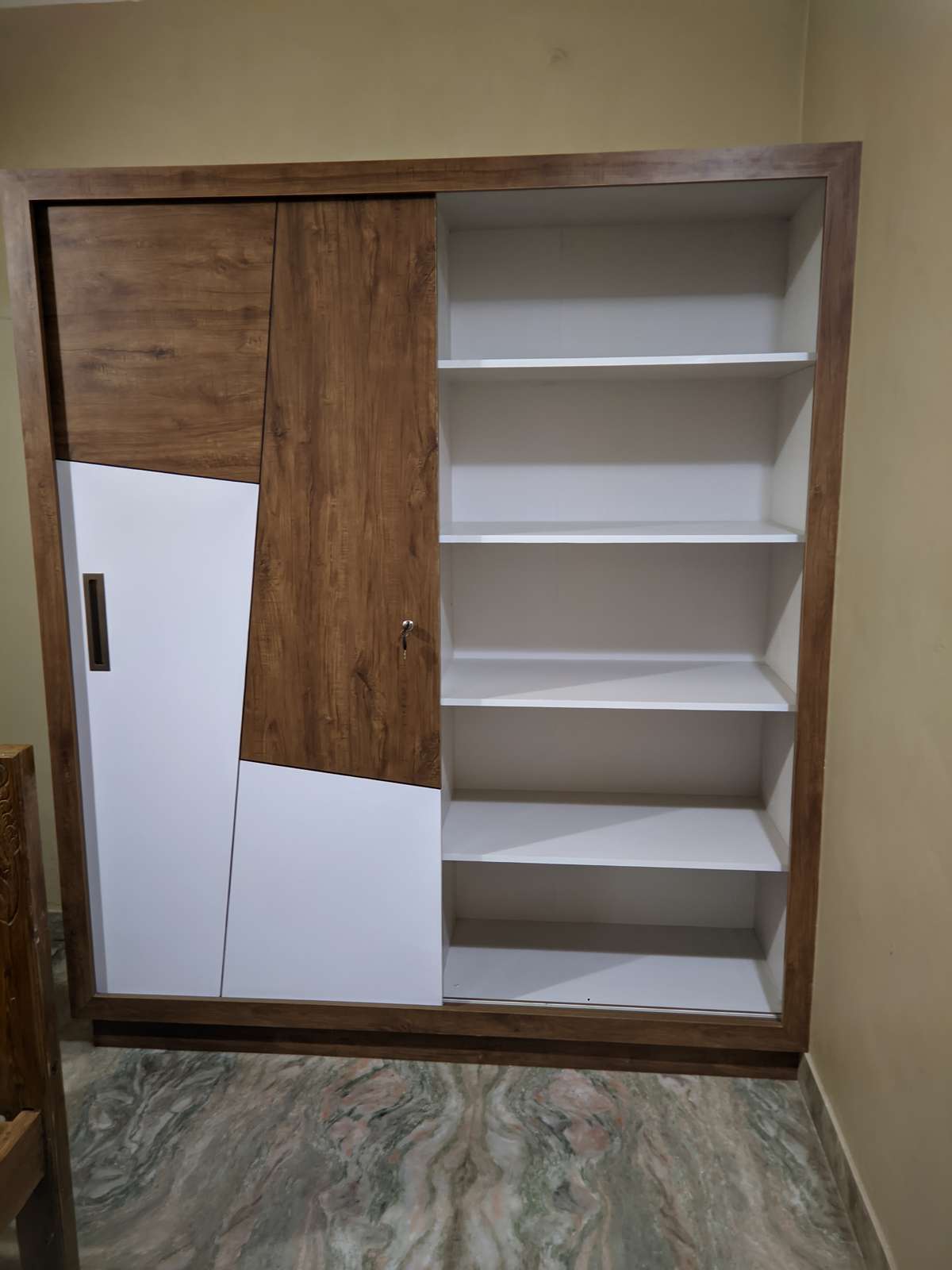Designs by Carpenter Vstyle interiors, Malappuram | Kolo
