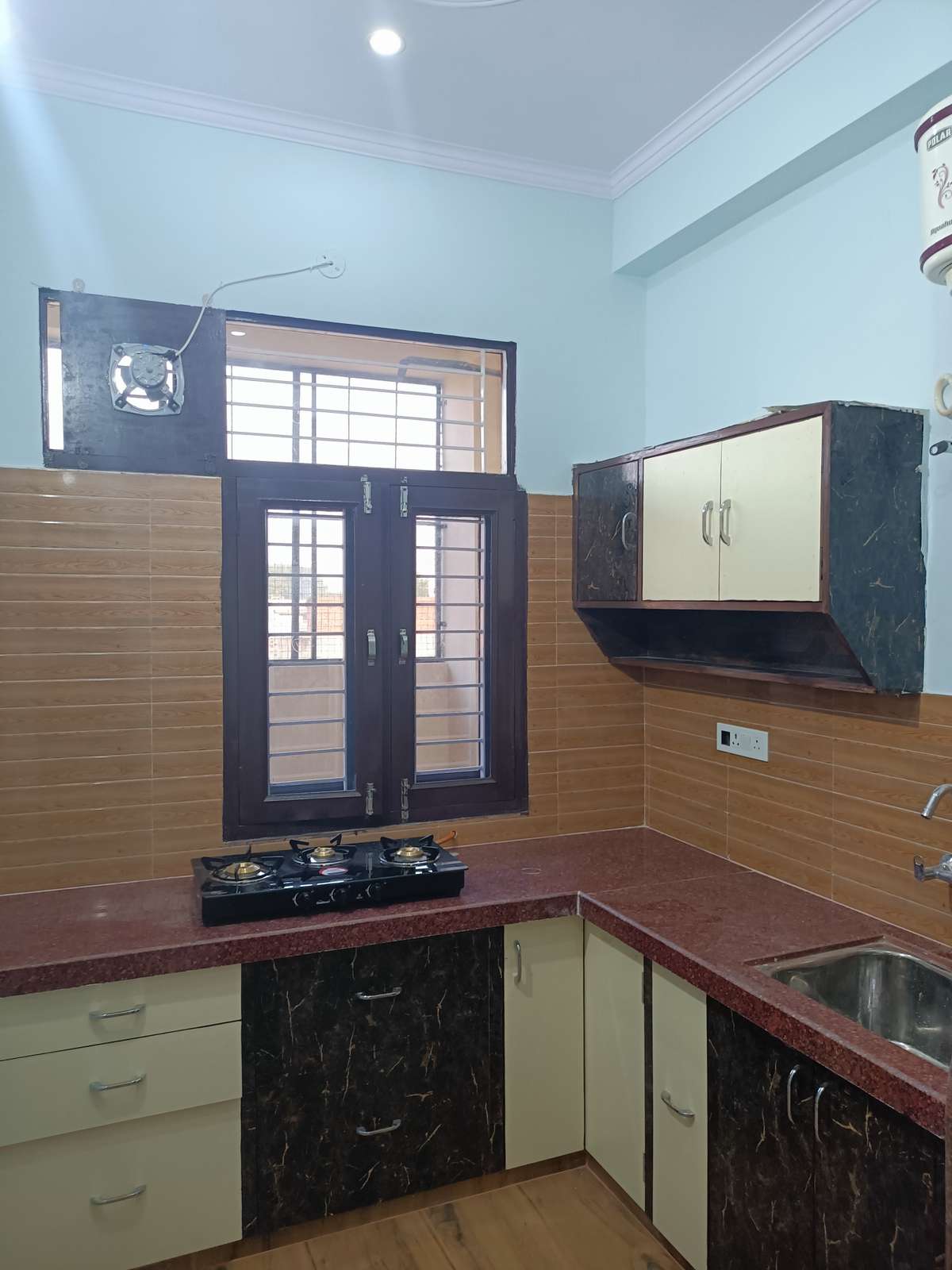 Kitchen, Storage, Window Designs by Contractor RAVINDRA KUMAWAT, Jaipur | Kolo