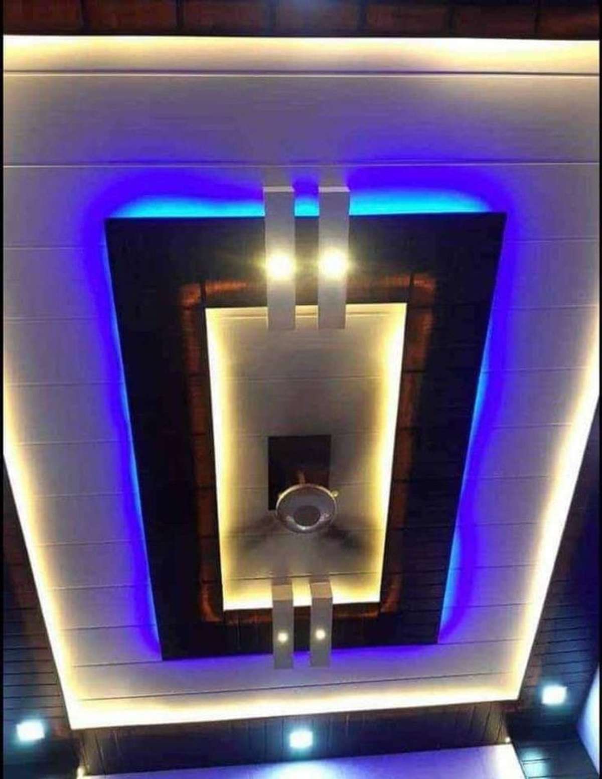 Ceiling, Lighting Designs by Carpenter ℛ𝒜𝒮ℋℐ𝒟 ℬ𝒜ℬ𝒰, Indore | Kolo