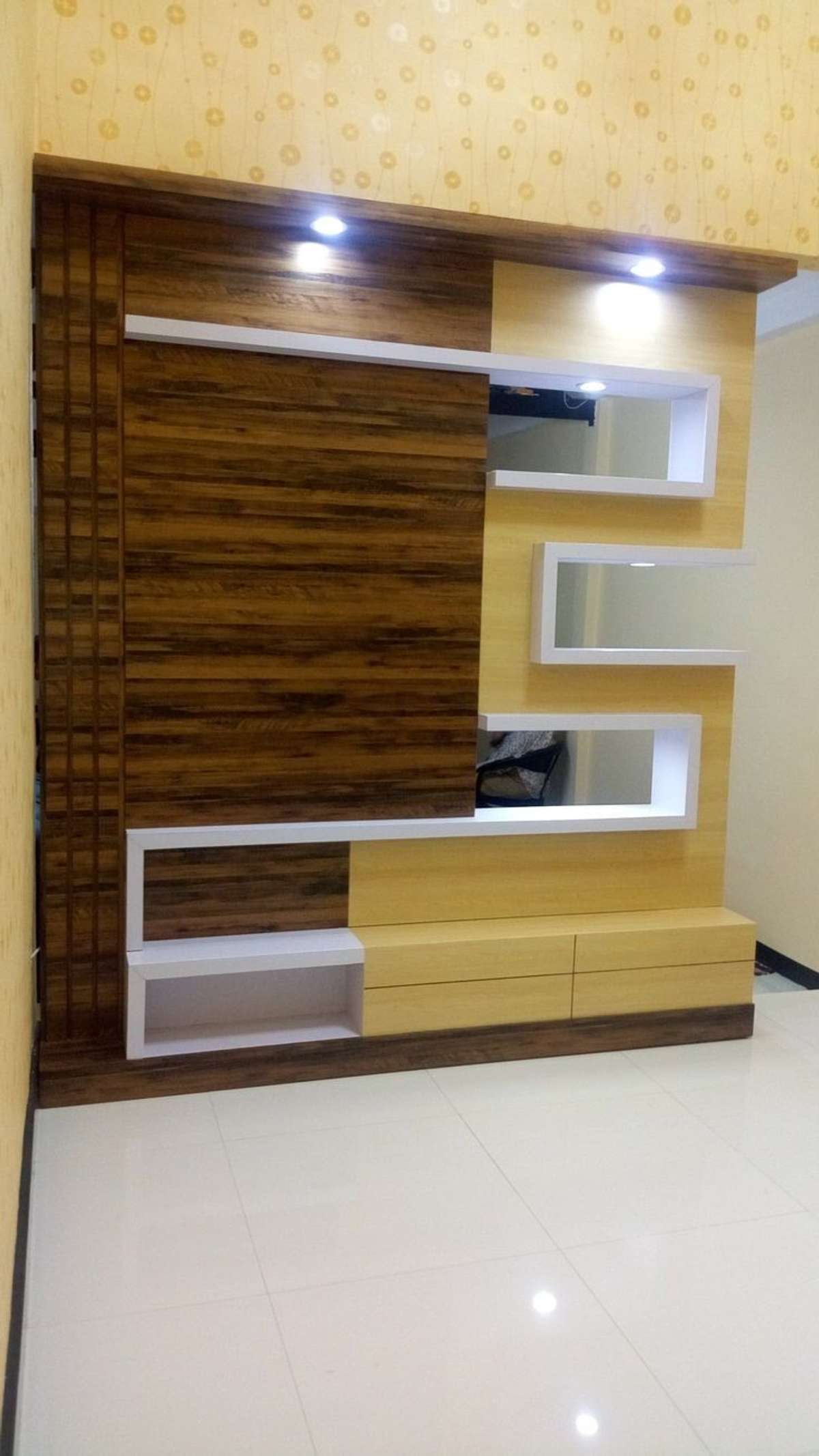 Living, Storage Designs by Carpenter 🙏 फॉलो करो दिल्ली कारपेंटर को, Delhi | Kolo
