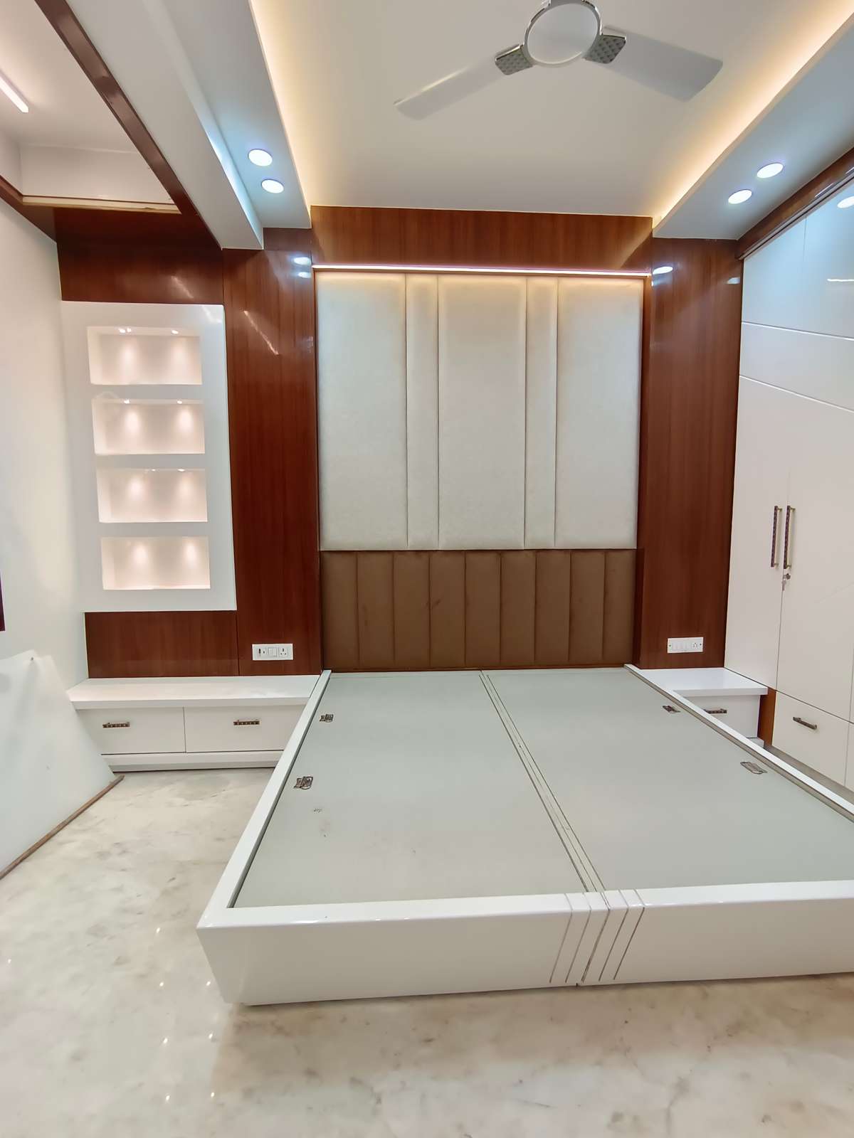 Bedroom, Furniture, Lighting, Storage Designs by Interior Designer dheeraj Singh, Delhi | Kolo