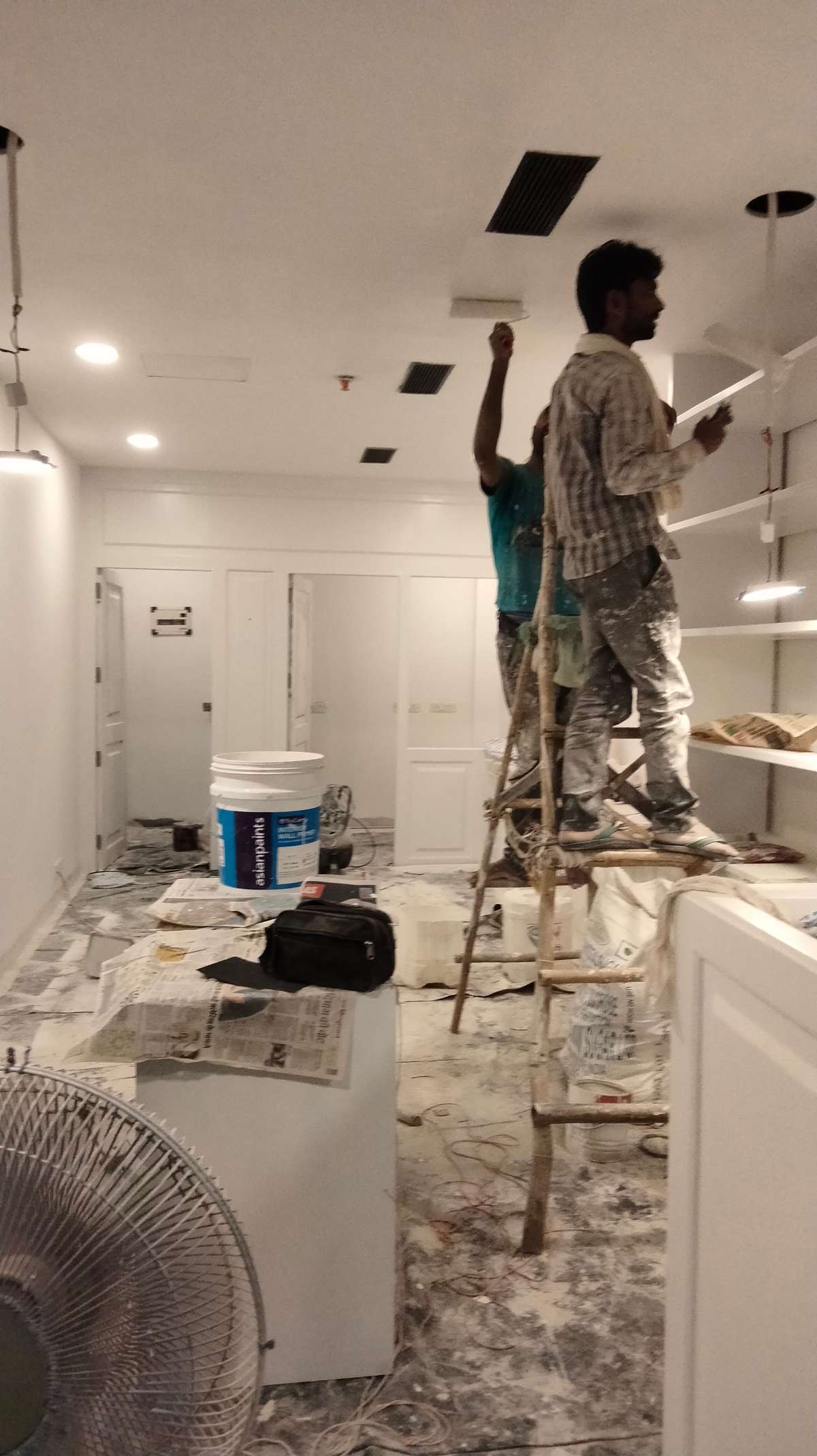 Ceiling, Lighting, Storage Designs by Contractor Taha Mohammad, Delhi | Kolo