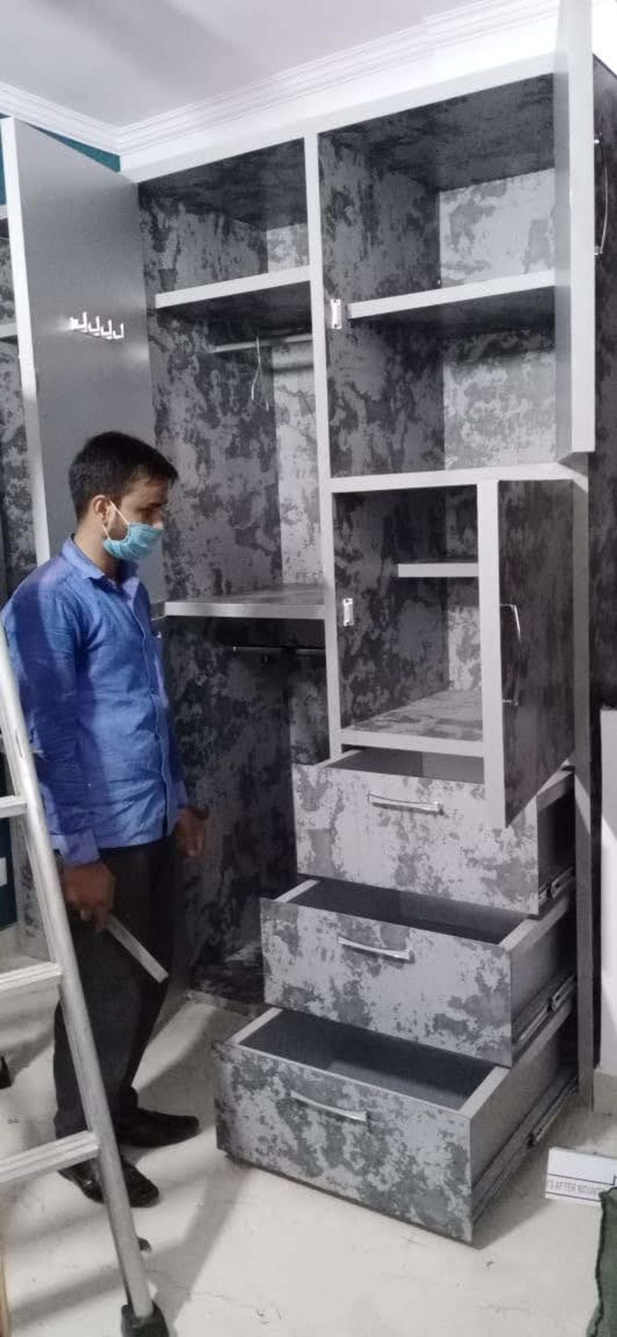 ye almari banwa lijye 
sun 2099 tak ki garanty me dunga wo bhi likhit me
dimak to
ek chiti tak nahi lagegi