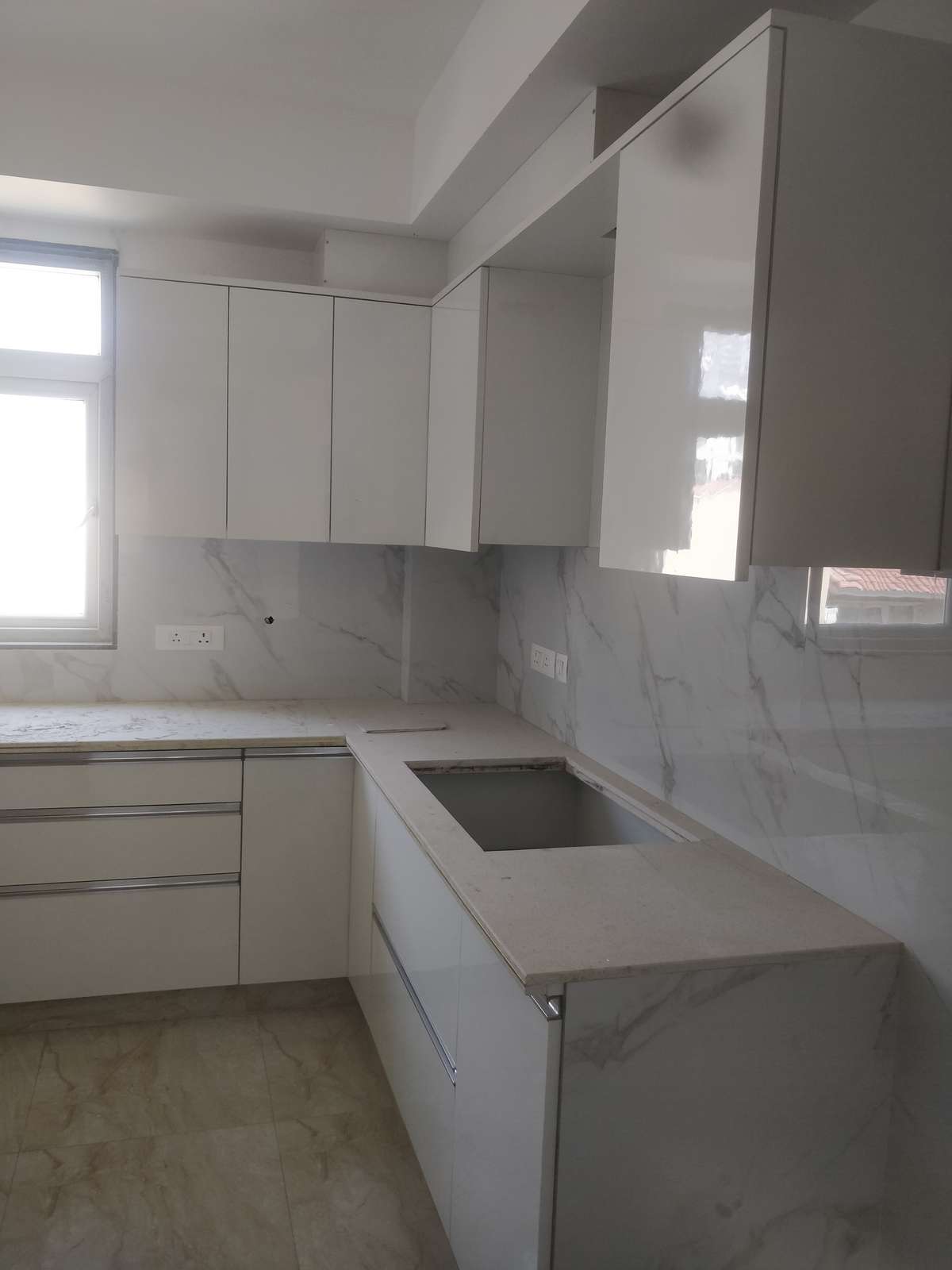 Modular kitchen self designed for Emaar luxury society project gurgaon. please reach me on xxxxxxxxxxxx if you like my work
