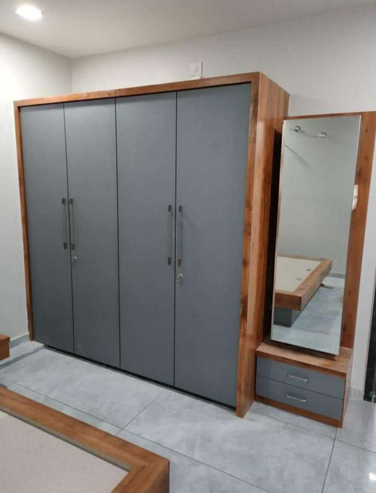 I am Kerala carpenter full Hindi team please contact 7248313492