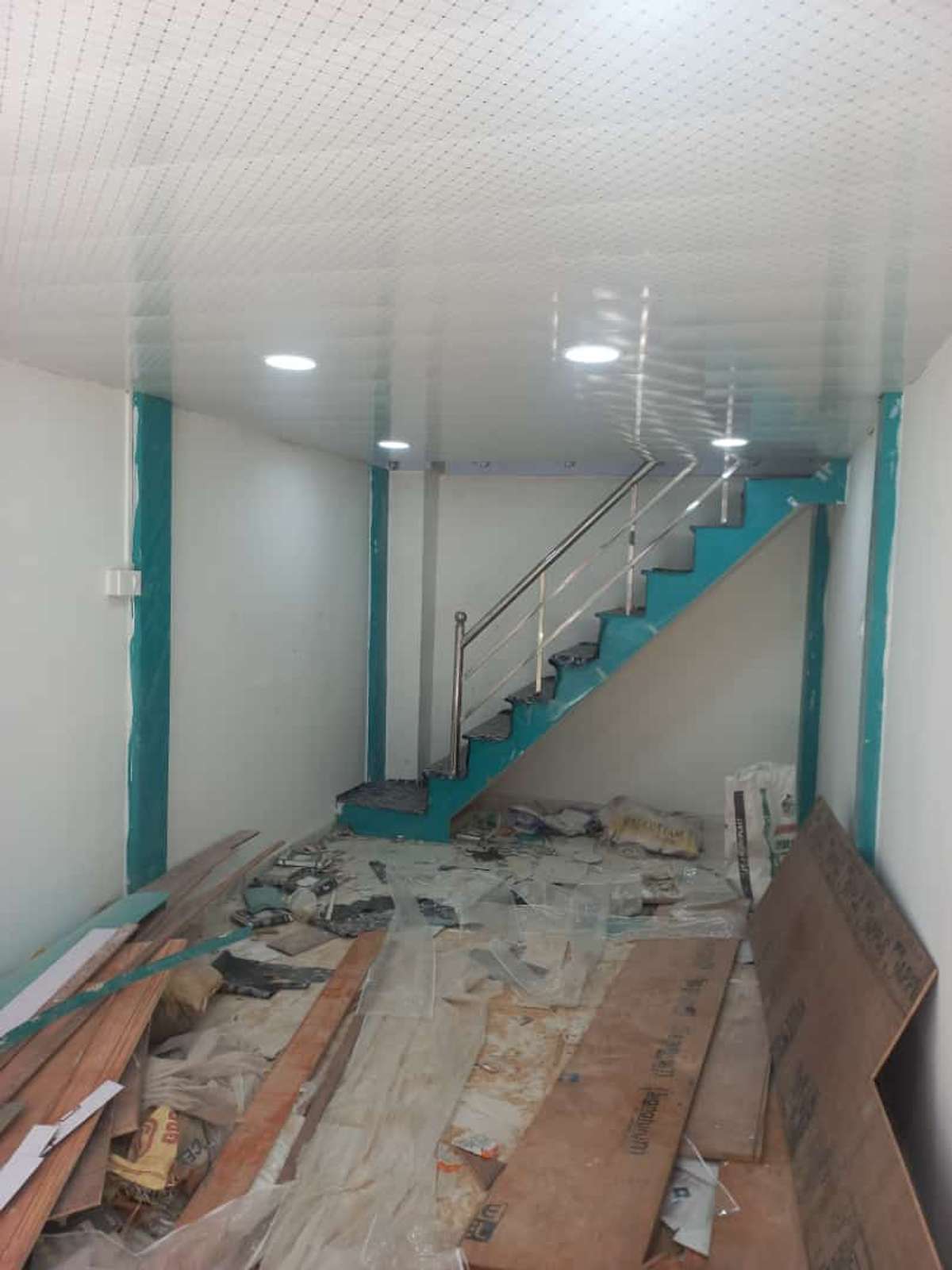 Shri Ram G interior and building contractor call me sir xxxxxxxxxxx4