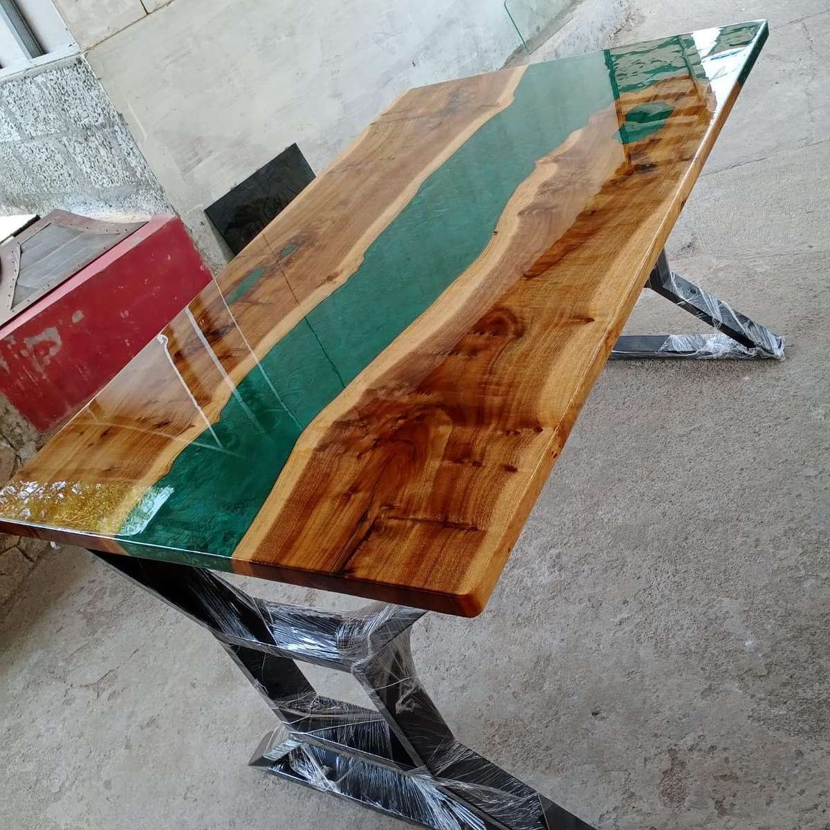 for epoxy dining or coffee table pls contact or WhatsApp on 9074024313