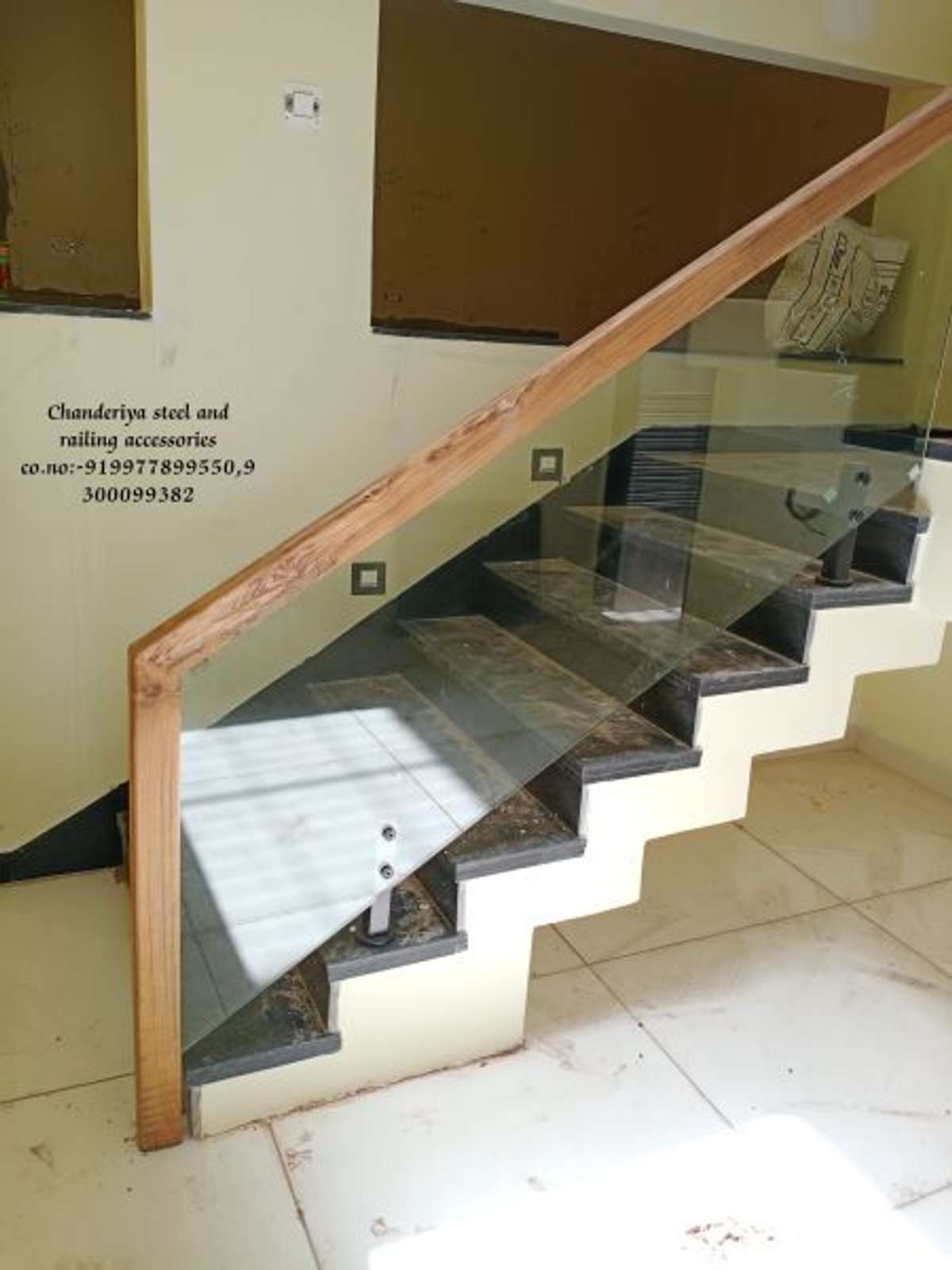 is type ki staircase railing lagwani h ,rate batave