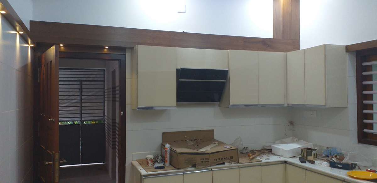 profile handle with glass finish aanithu..pinne plywood um lamination um undu