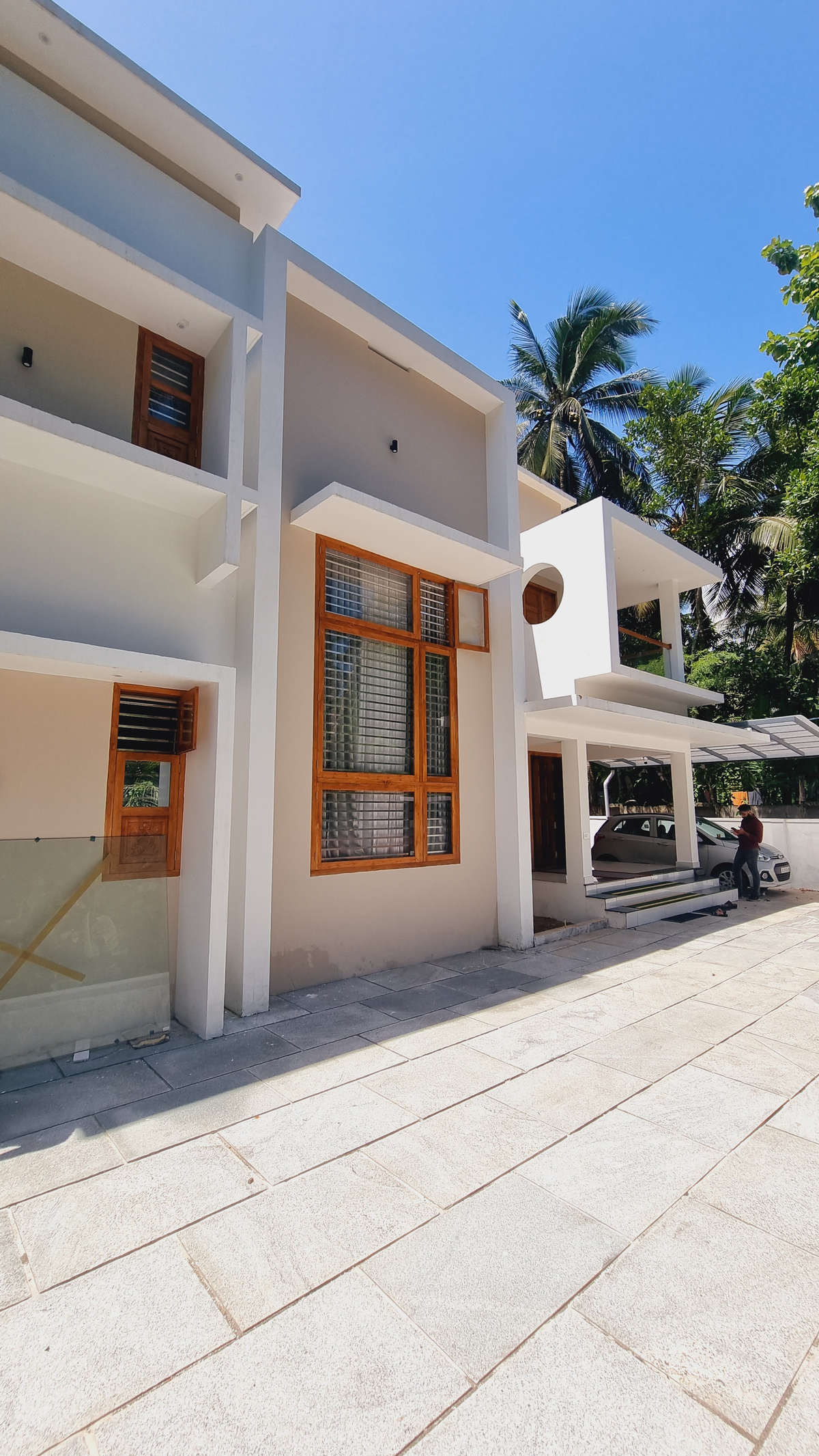 oru prashnavummilla...ee veedum anganoru ksheethrathinu neereyanu.