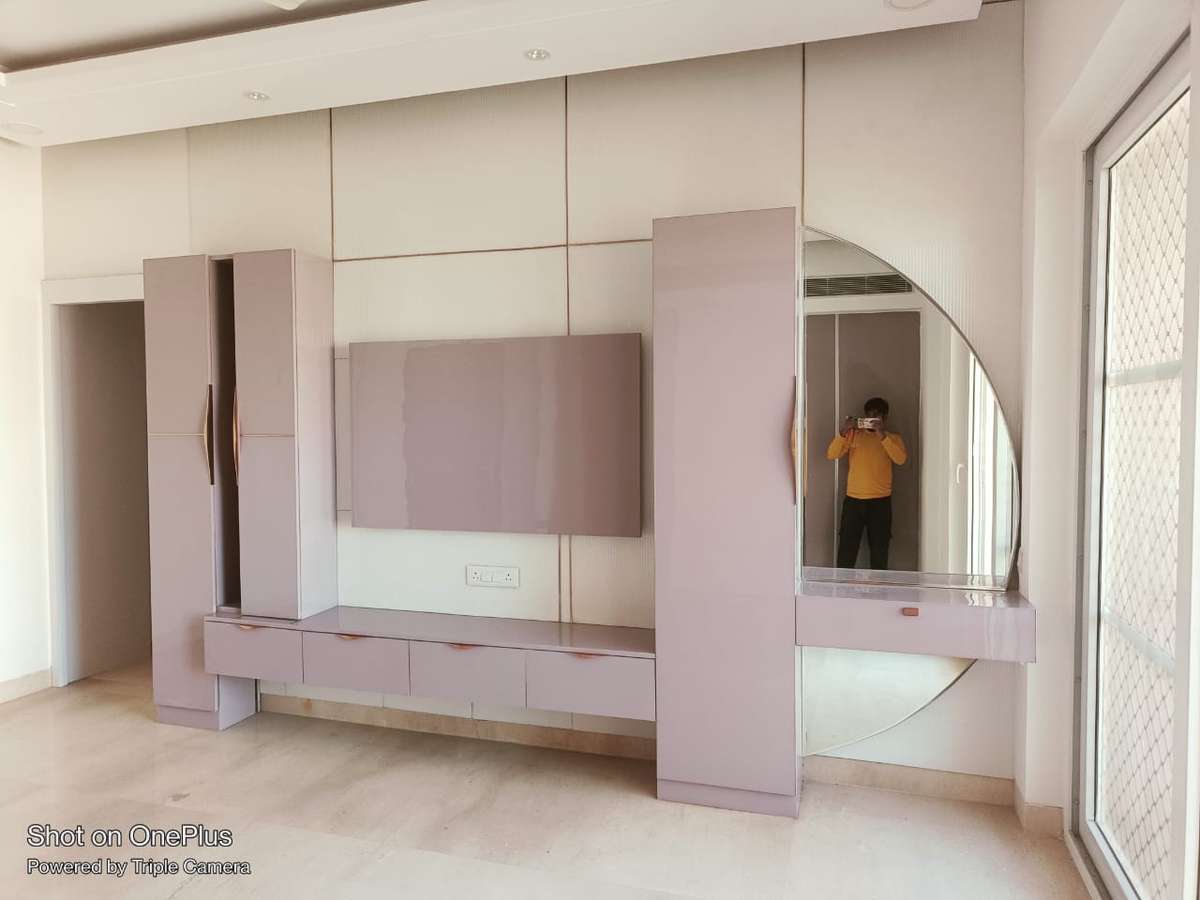 I am carpenter worker contact my number 7248313492