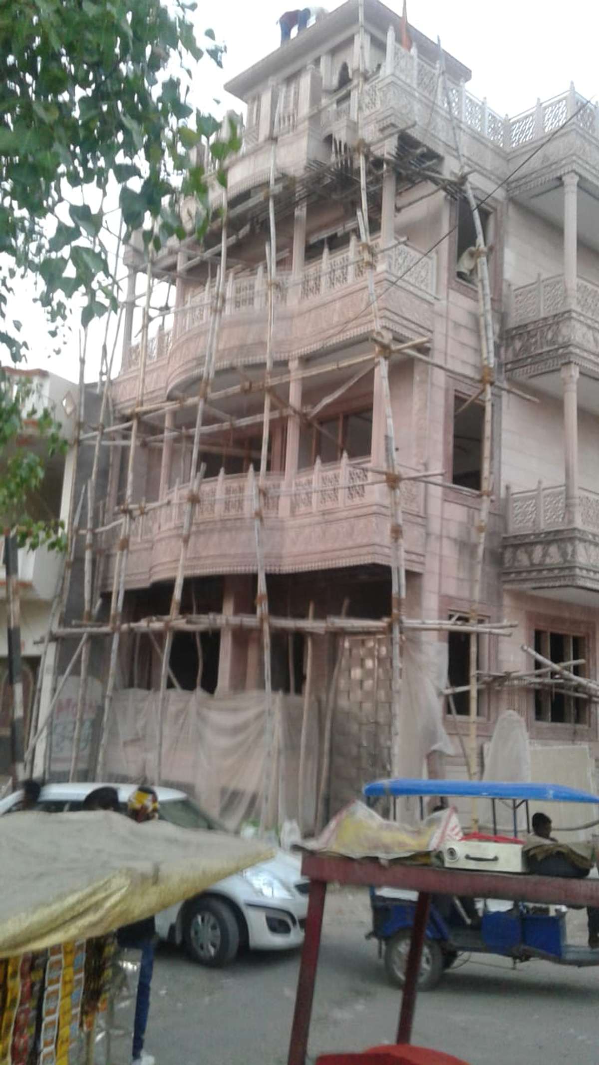 use sand stone carving with grid to feel royal contact 9761045612