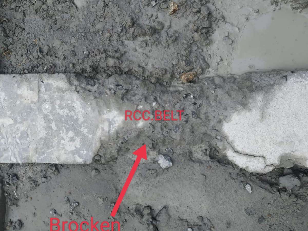 അടുത്ത കാലത്ത് ഒരു site ൽ Basement നു മേൽ Excavator കയറ്റിയതിനു ശേഷം പരിഹാരത്തിന് വീട്ടുടമ അയച്ച Photo.