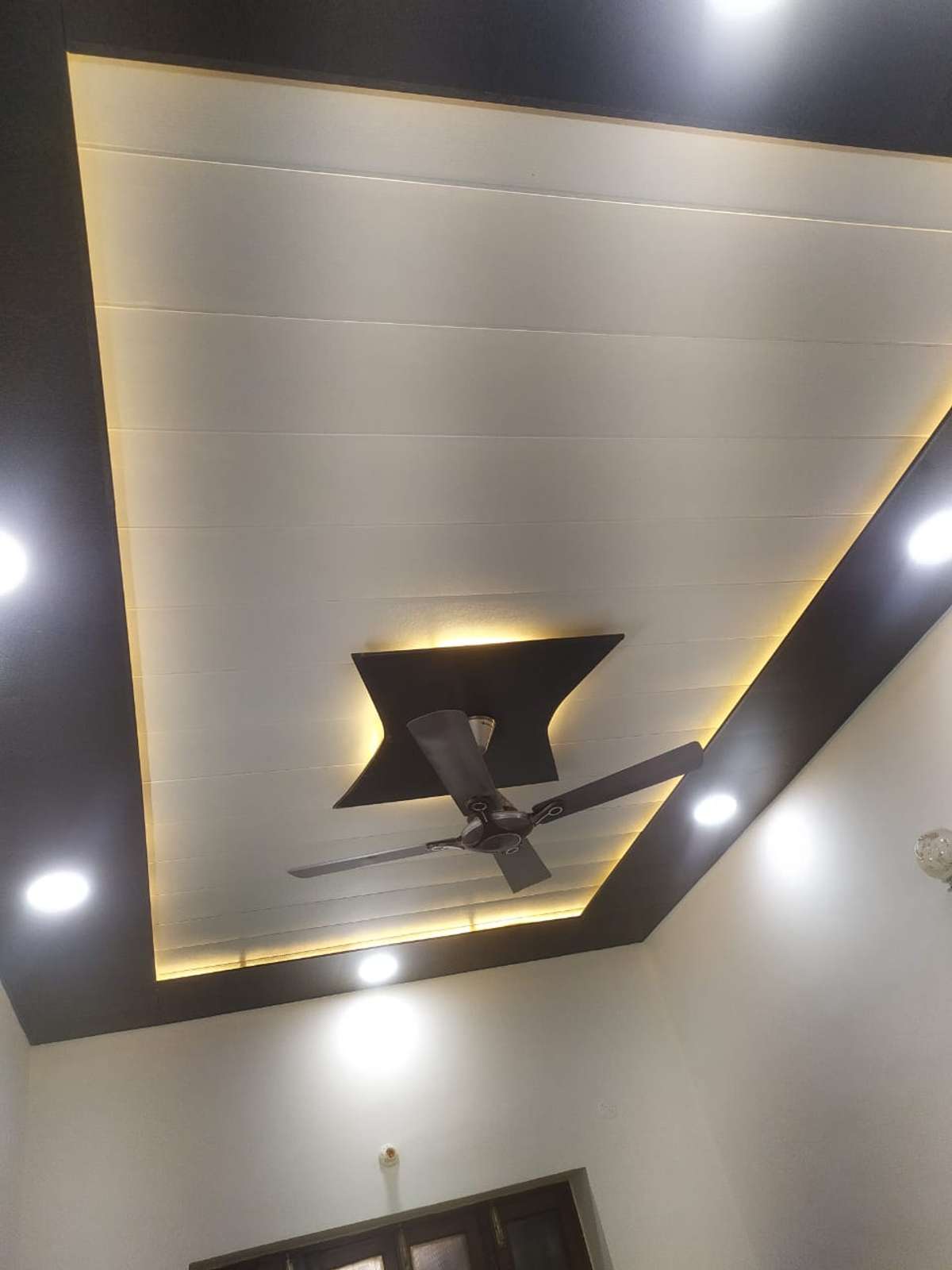 Ceiling, Lighting Designs by Contractor Abhay pandey, Delhi | Kolo