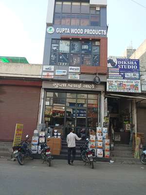 सुरेश 