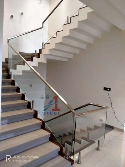 तफन ग्लास रेलिंग ग्रेड 304 हाई क्वालिटी वर्क
#StaircaseDecors #GlassHandRailStaircase #GlassStaircase #glassdecors