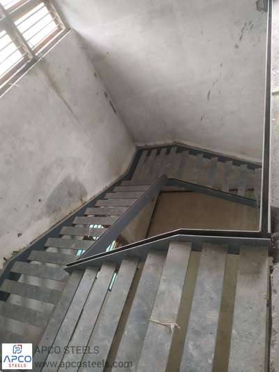 #fabricatedstaircase  #StaircaseDecors  #GlassHandRailStaircase  #StaircaseDesigns