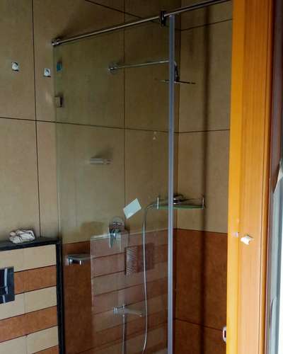 shower glass partition 

 #glassworks  #showerpartitions  #BathroomCabinets  #toughnedglasswork  #wet&dry area