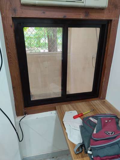 vip brown slinding two track window any color requare to call us any aluminum glass all work 
  9599288187