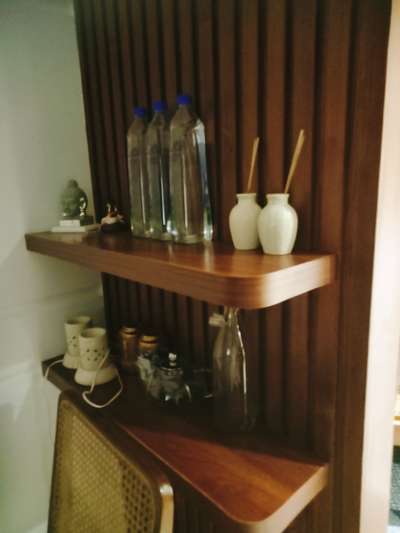simple shelf with good organiser