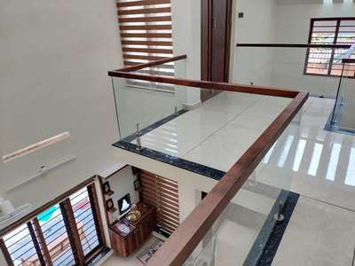 Glass handrail with wood top