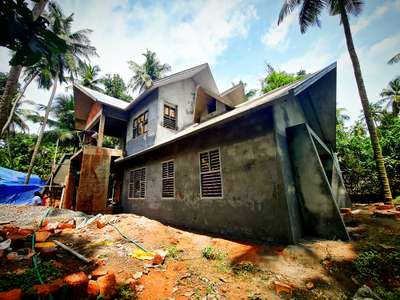 Residence @Cherukulamba
5BHK 2700sqft
,
,
,
#HomeDecor #HouseConstruction #plasterwork #5BHKHouse