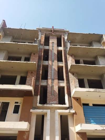 This whole building is constructed by AKKI ASSOCIATE at Amolik in sector 86