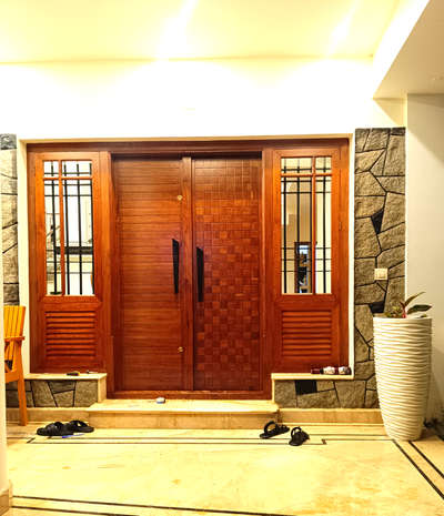 front door transformation from traditional to contemporary
#FrontDoor #woodendoors #woodenwork