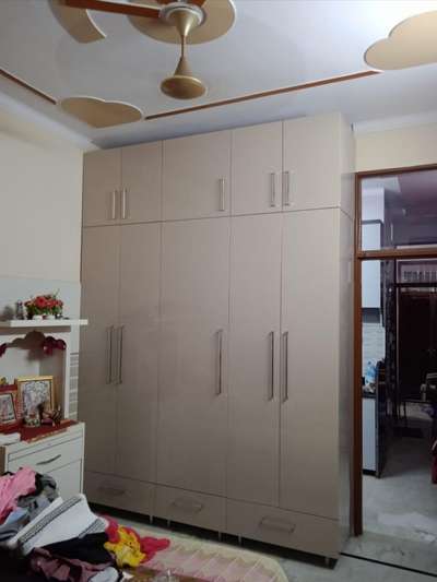 Pure S.S. Wardrobe 

Available Steel Category 
With Matalic Paints
202 Grade
304 Grade
fully Termite Proof Concept