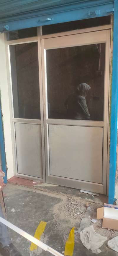 dukaan front partition and door