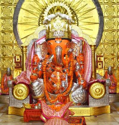 Bhakti Ganapati, Shakti Ganapati, Siddhi Ganapati,
 Lakshmi Ganapati, Maha Ganapati.
 Jai Morya does dryness, Jai Morya removes sorrow;
 Kripa Sindhu Jai Morya, Old Vidhata Morya;
 Ganpati Bappa Morya, Mangal Murti Morya!
 Happy Ganesh Chaturthi wishes!
 Happy Ganesh Chaturthi