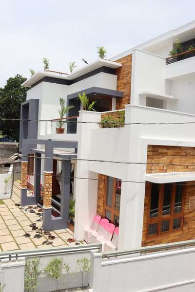 3300 sqft house
Design and construction : GREEN ARK ARCHITECTS &BUILDERS
contact :8078219684