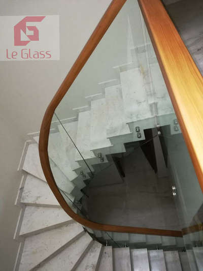 Bend Glass with wooden handrail