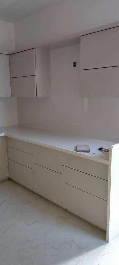 *carpenter *
moduler kitchen with extra finish,
you see We are making
S2N Furnitures