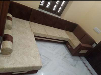 *custom sofa *
hamare yha sabhi trah ke sofe banaye or repayar bhi kiye jate he or matrass nap lekar bhi banaye jate je