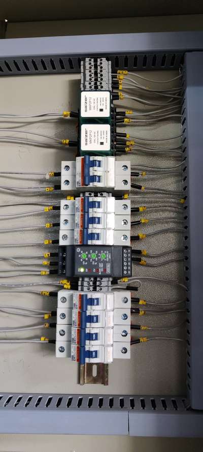 *Electrical contractor*
All types of electrical works 
industrial, commercial, residential.
licenced electrical contractor