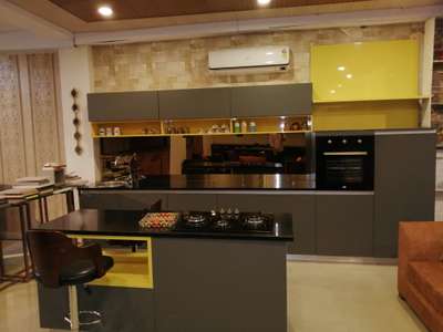 Modular Kitchen   #ModularKitchen #KitchenLighting  #colour  #Laminate