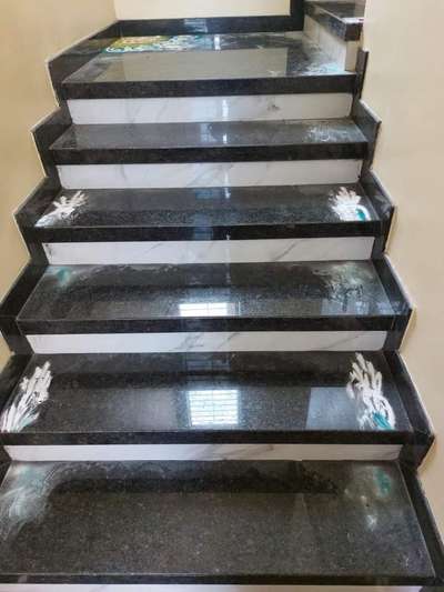 staircase gretnite with tile

contact 9694903169