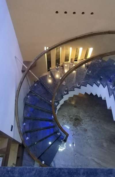 Wood and glass Handrail
curve staircase

 #GlassHandRailStaircase #Toughened_Glass