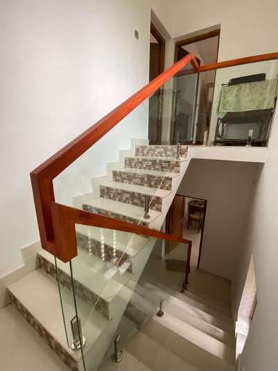 #WoodenStaircase #GlassHandRailStaircase #StainlessSteelBalconyRailing #StaircaseDecors #Glass with wooden handrail's