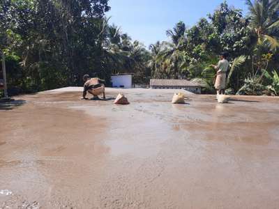 Finishing surfaces after concreting with mix
