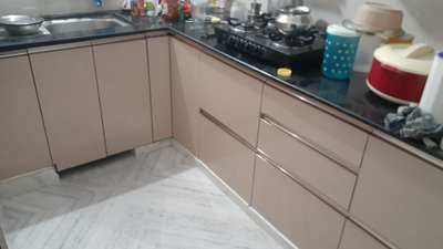 kitchen with G handle...