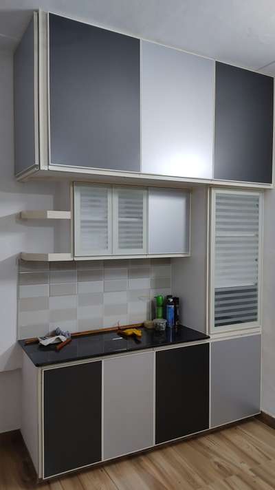 kitchen cabinets with Aluminium profiles